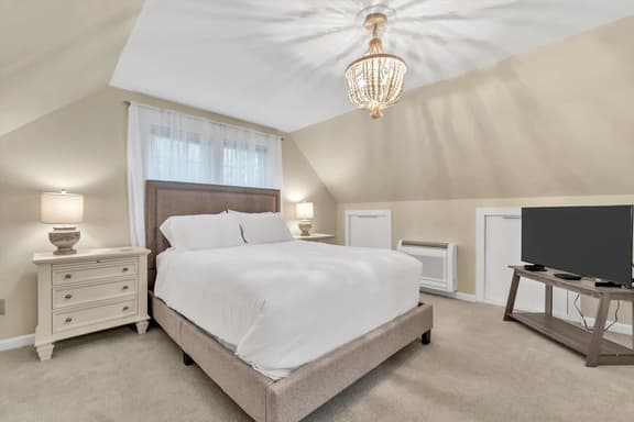 Family-Friendly Home Near Beach with Fenced Yard   |   Fire Pit, Three Bedroom Plus Office make for Four Unique Sleeping Spaces, Pocasset Home Perfect for Families, Host up to 7, 24 Hr Hospitality - Image 1