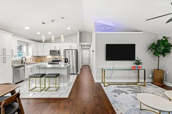 Family Home in Oakwood, 12 Mins to Campus, Patio | Washer Dryer, 2 Bathrooms, Utilities and Internet Included, Great for Students or Families, Charming Oakwood-Lincoln Park Home, 10 Walk to Dining, 24 Hour Hospitality Team - Image 1