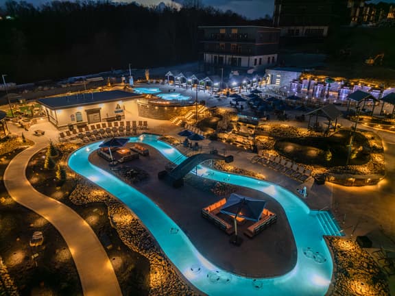 Sleep 18, Water Park, Indoor Pool, 10 Mins to PF,  Hot Tub, Seasonal Waterpark with Pools, Splash Pad and Lazy River, Movie Theatre, Game Room, Fire Pits, Year Round Indoor Pool, Views, 24 Hr Hospitality, Great for Families - Image 1