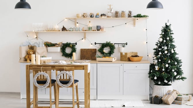 Black Friday Tip: The Revenue Boosting Magic of Holiday Decor in Your Airbnb